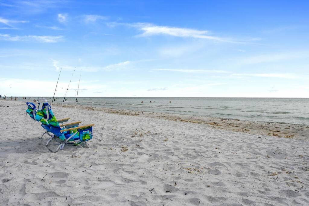 The Spanish Beach Home Only 10Mins From The Beach! Largo Luaran gambar